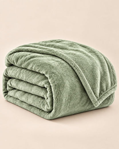 Hélène MOU Fluffy Sofa & Bed Blanket light green.