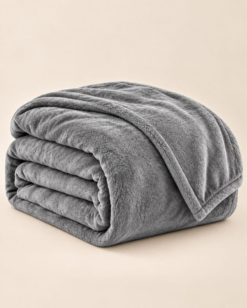 Hélène MOU Fluffy Sofa & Bed Blanket grey.
