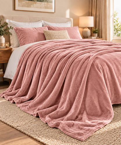 Hélène MOU Fluffy Sofa & Bed Blanket pink.