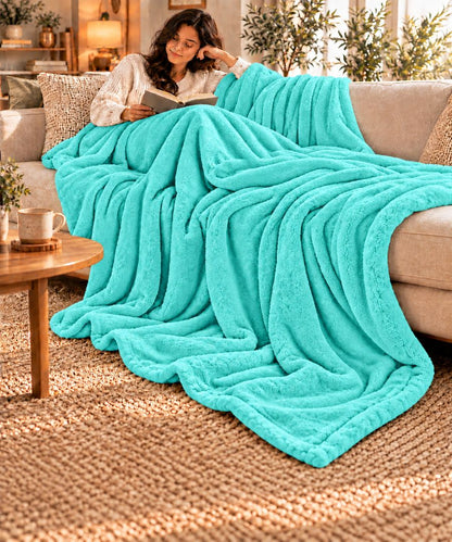 Hélène MOU Fluffy Sofa & Bed Blanket Turquoise.