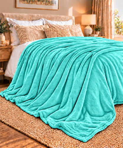 Hélène MOU Fluffy Sofa & Bed Blanket Turquoise.