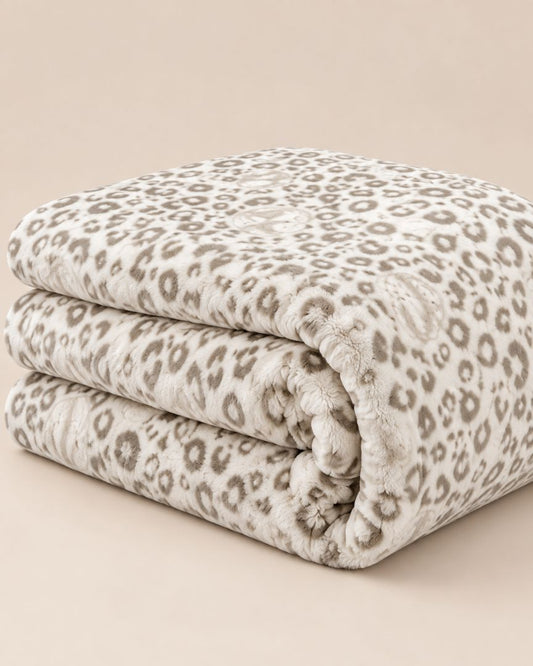 Hélène MOU Fluffy Sofa & Bed Blanket Sand Leopard.